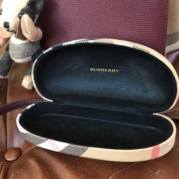 Burberry Sunglass Case - Picture 4 of 4